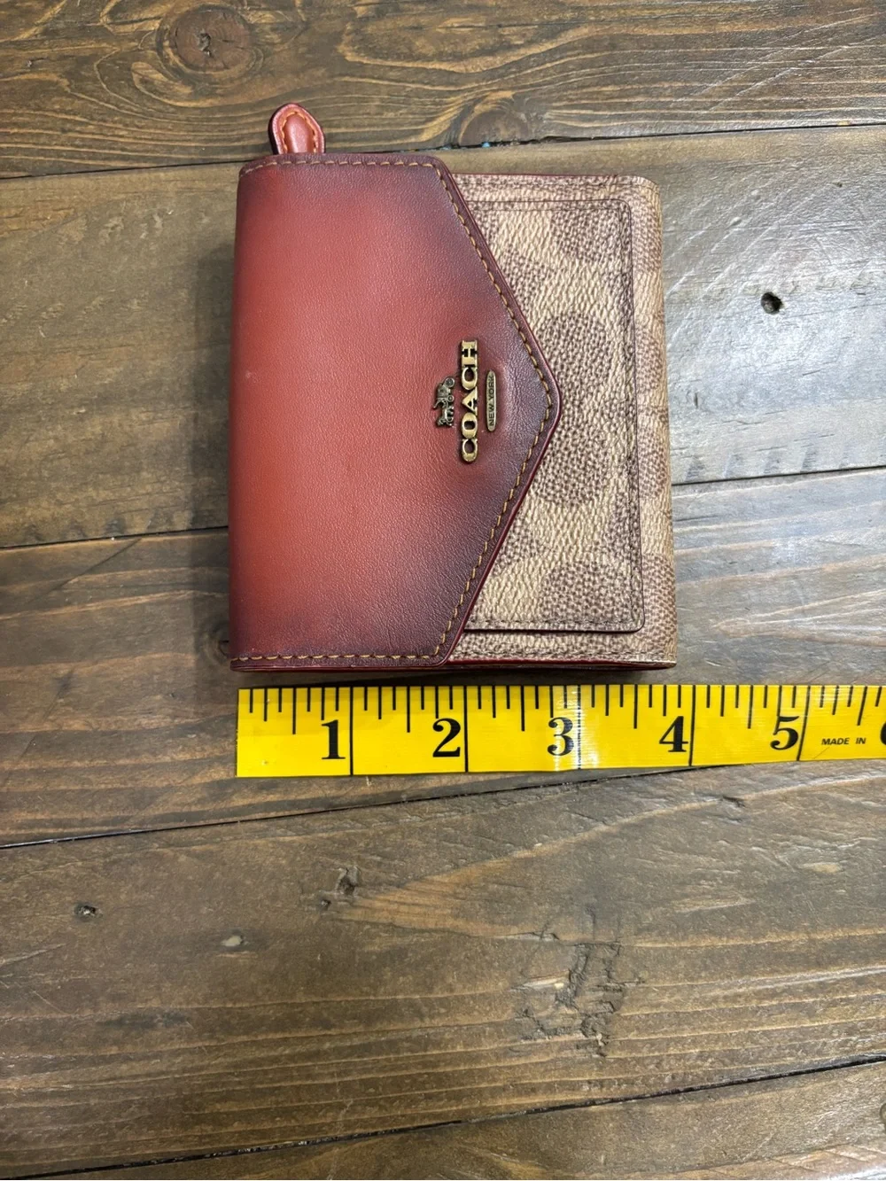 coach compact